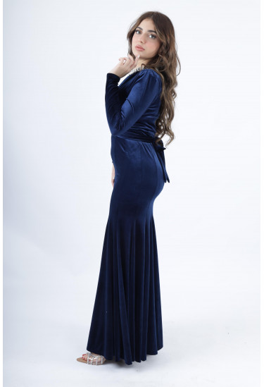 فستان سهرة مخمل طويل بياقة مطرزة فستان سهرة مخمل طويل بياقة مطرزة