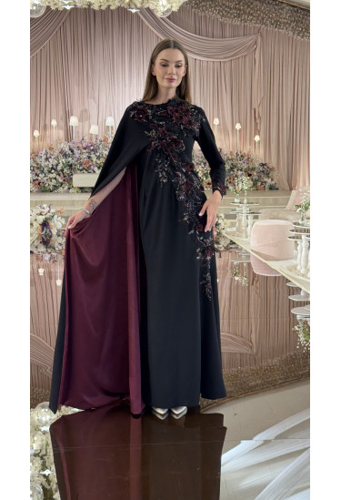 فستان سهرة راقٍ بوشاح جانبي مطرّز بالزهور