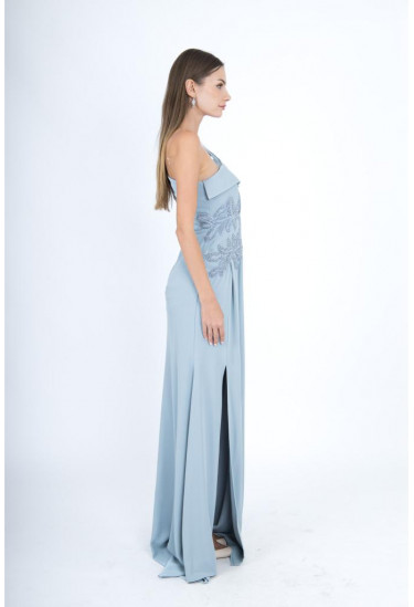 فستان طويل بتصميم كتف واحد وتطريز فاخر
