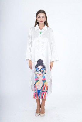 جلابيه ساتان بتصميم عصري مطبوع برسمة فنية ملونة