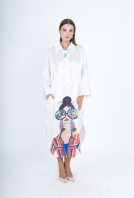 جلابيه ساتان بتصميم عصري مطبوع برسمة فنية ملونة