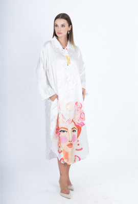 جلابية حرير بتصميم فني عصري مطبوع 