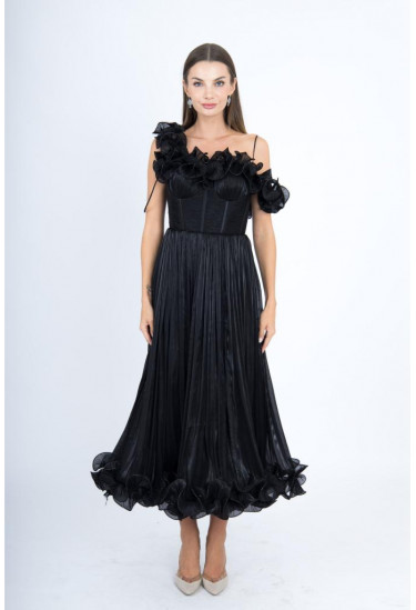 فستان سهرة أنيق بتصميم كورسيه وزهور بارزة