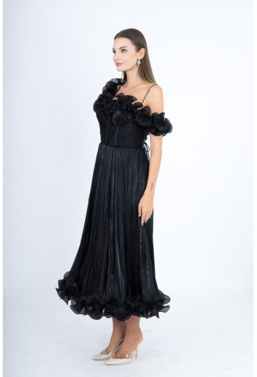 فستان سهرة أنيق بتصميم كورسيه وزهور بارزة