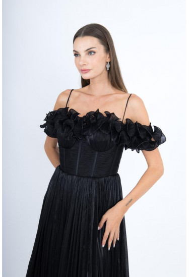 فستان سهرة أنيق بتصميم كورسيه وزهور بارزة