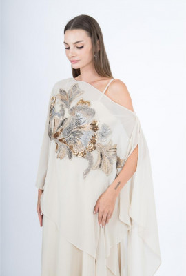  فستان سهرة بتصميم أنيق مطرز بالخرز اللامع