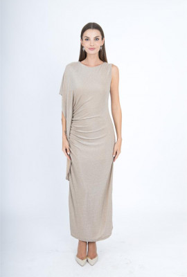 فستان سهرة لامع بلمسة درايبي أنيقة