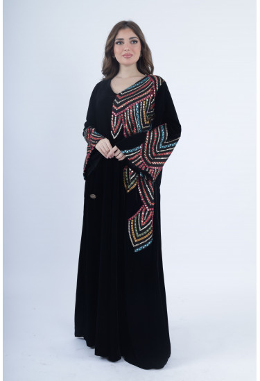 جلابية فاخرة بتطريز تراثي ملون