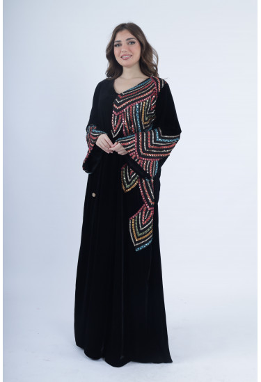 جلابية فاخرة بتطريز تراثي ملون