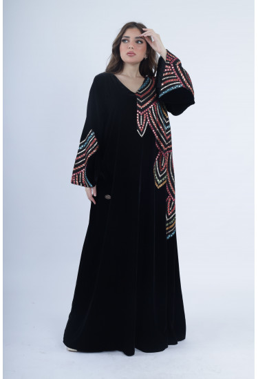 جلابية فاخرة بتطريز تراثي ملون