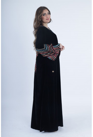 جلابية فاخرة بتطريز تراثي ملون
