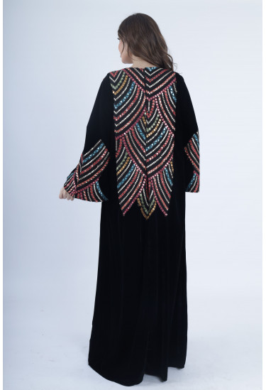 جلابية فاخرة بتطريز تراثي ملون