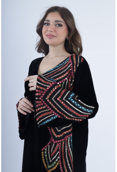 جلابية فاخرة بتطريز تراثي ملون