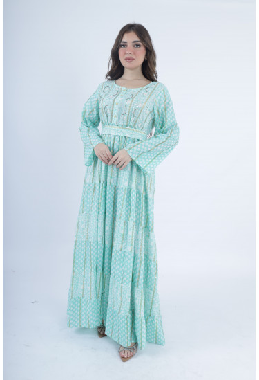 جلابية طويلة بنقوش تراثية مميزة