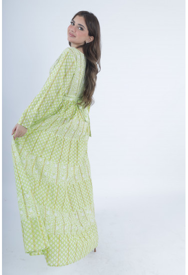 جلابية طويلة بنقوش تراثية مميزة