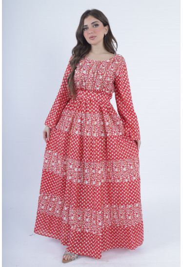 جلابية طويلة بنقوش تراثية مميزة