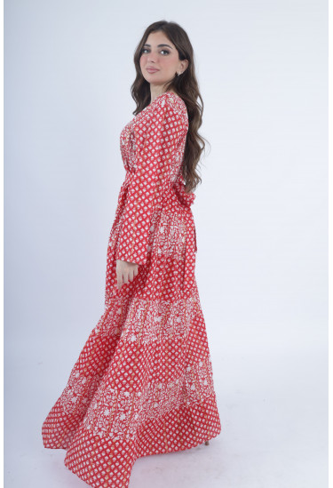 جلابية طويلة بنقوش تراثية مميزة