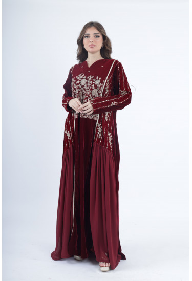 جلابية مخملية فاخرة بتطريز فضي وزخارف ملكية