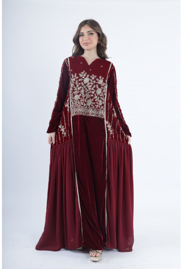 جلابية مخملية فاخرة بتطريز فضي وزخارف ملكية