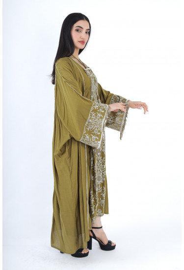 جلابية راقية بتطريز فخم ولمسات ذهبية أنيقة 