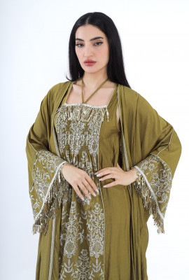 جلابية راقية بتطريز فخم ولمسات ذهبية أنيقة 