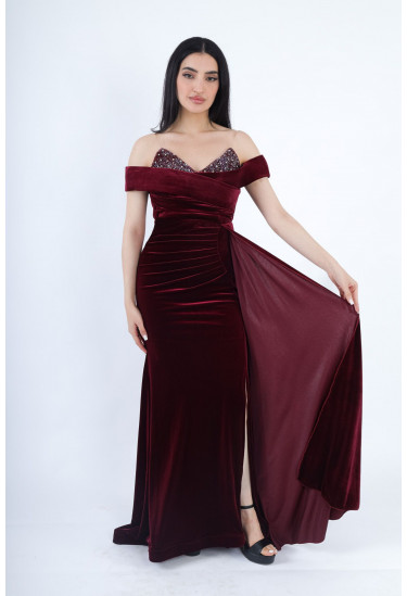 فستان سهرة مخملي بتصميم أوف شولدر ولمسة لامعة