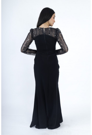 فستان سهرة راقٍ بأكمام شفافة مطرزة  