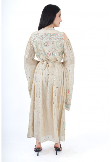 جلابية مطرزة بنمط شرقي أنيق