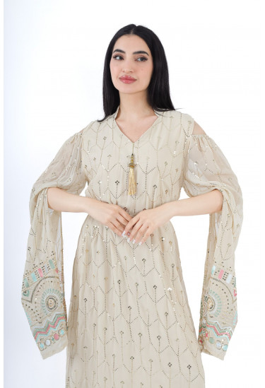 جلابية مطرزة بنمط شرقي أنيق