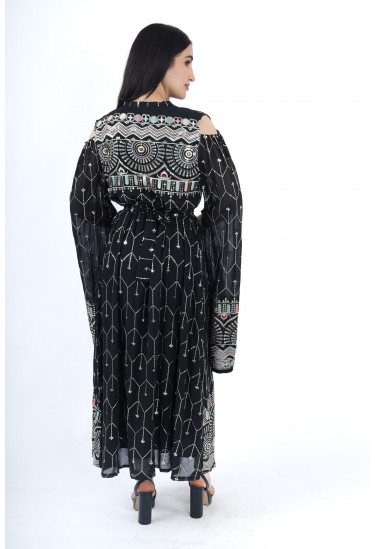 جلابية مطرزة بنمط شرقي أنيق