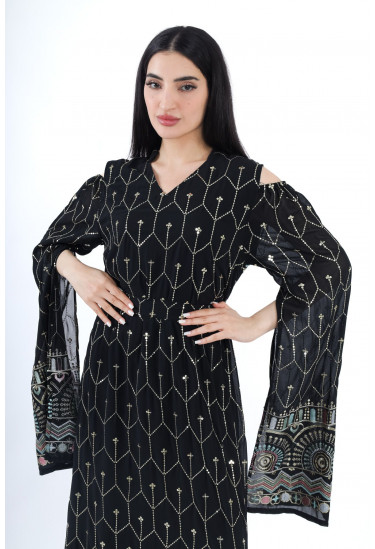 جلابية مطرزة بنمط شرقي أنيق