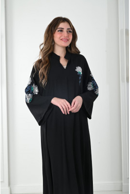 جلابيه بتطريز راقي علي الاكمام والظهر