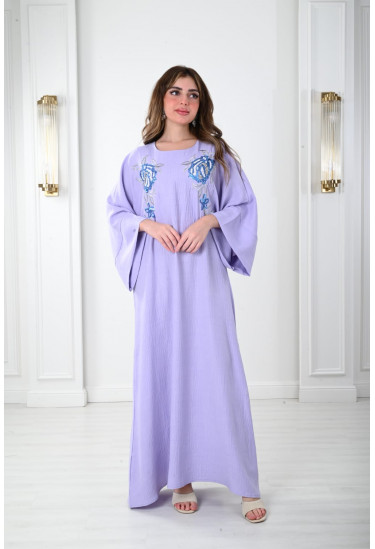 جلابيه طويله مزينه بالازهار المطرزه بشكل انيق 