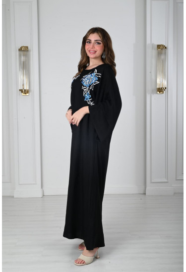 جلابيه طويله مزينه بالازهار المطرزه بشكل انيق 