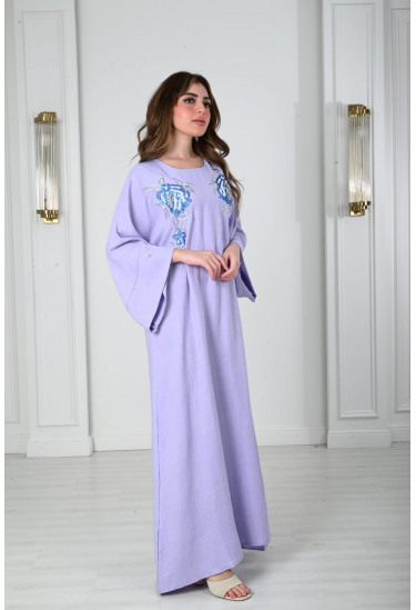 جلابيه طويله مزينه بالازهار المطرزه بشكل انيق 