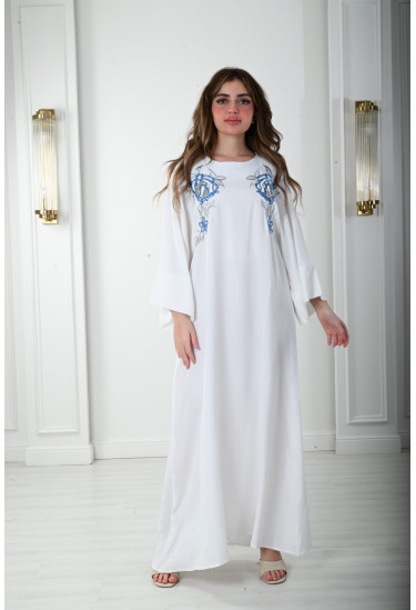 جلابيه طويله مزينه بالازهار المطرزه بشكل انيق 