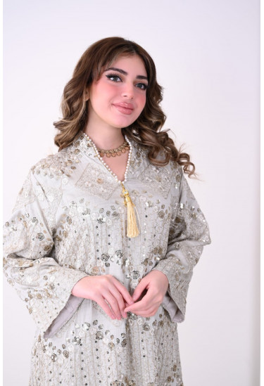 جلابيه فاخره بتطريز  لامع لطله مميزه