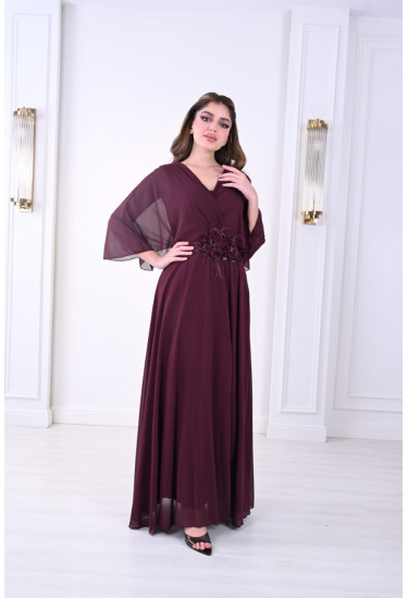 فستان سهرة أنيق بتصميم فاخر وتطريز راقٍ على الخصر