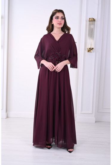 فستان سهرة أنيق بتصميم فاخر وتطريز راقٍ على الخصر