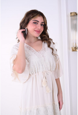 فستان ناعم مزين بالدانتيل 