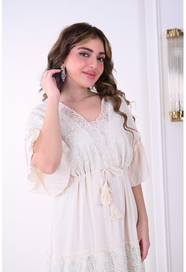 فستان ناعم مزين بالدانتيل 