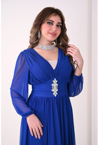 فستان نسائي طويل بلمسة براقة