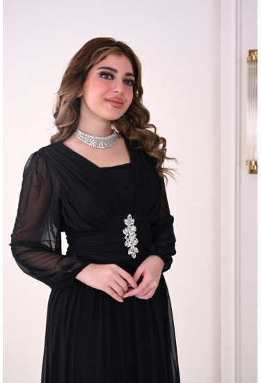 فستان نسائي طويل بلمسة براقة