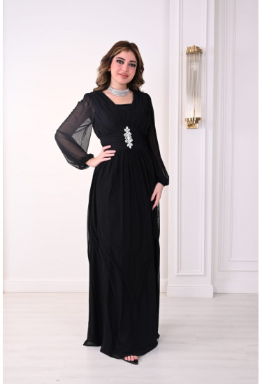 فستان نسائي طويل بلمسة براقة