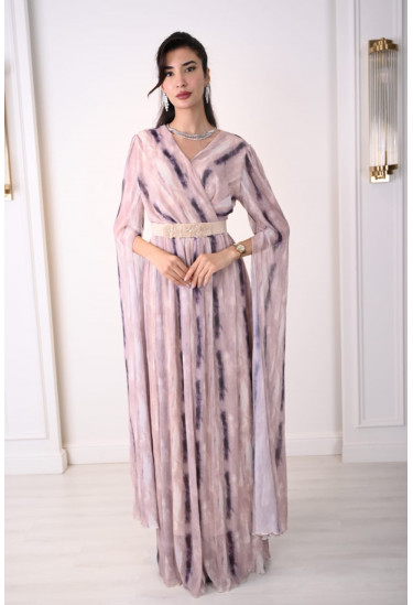 فستان نسائي بأكمام طويله جدا