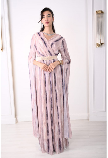 فستان نسائي بأكمام طويله جدا