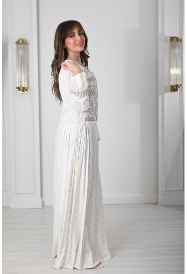 جلابيه نسائي طويله تطريز رقيق علي الصدر والاكمام جلابيه نسائي طويله تطريز رقيق علي الصدر والاكمام