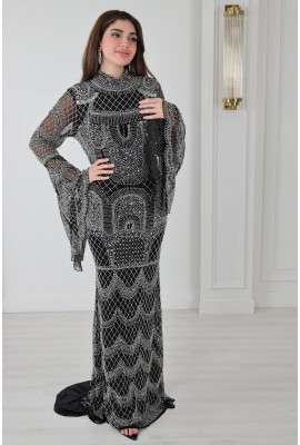 فستان ملكي فاخر مطرّز بتفاصيل لامعه