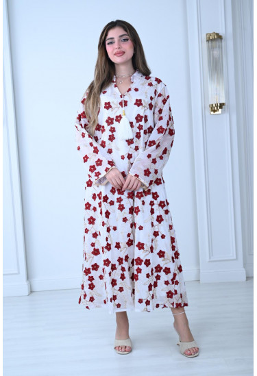 جلابية بيضاء مطرزة بنعومة الأنوثة