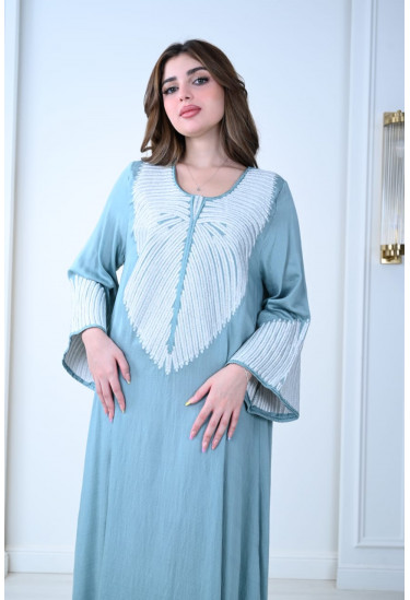 جلابية بتصميم مريح وأنيق للأجواء الصيفية